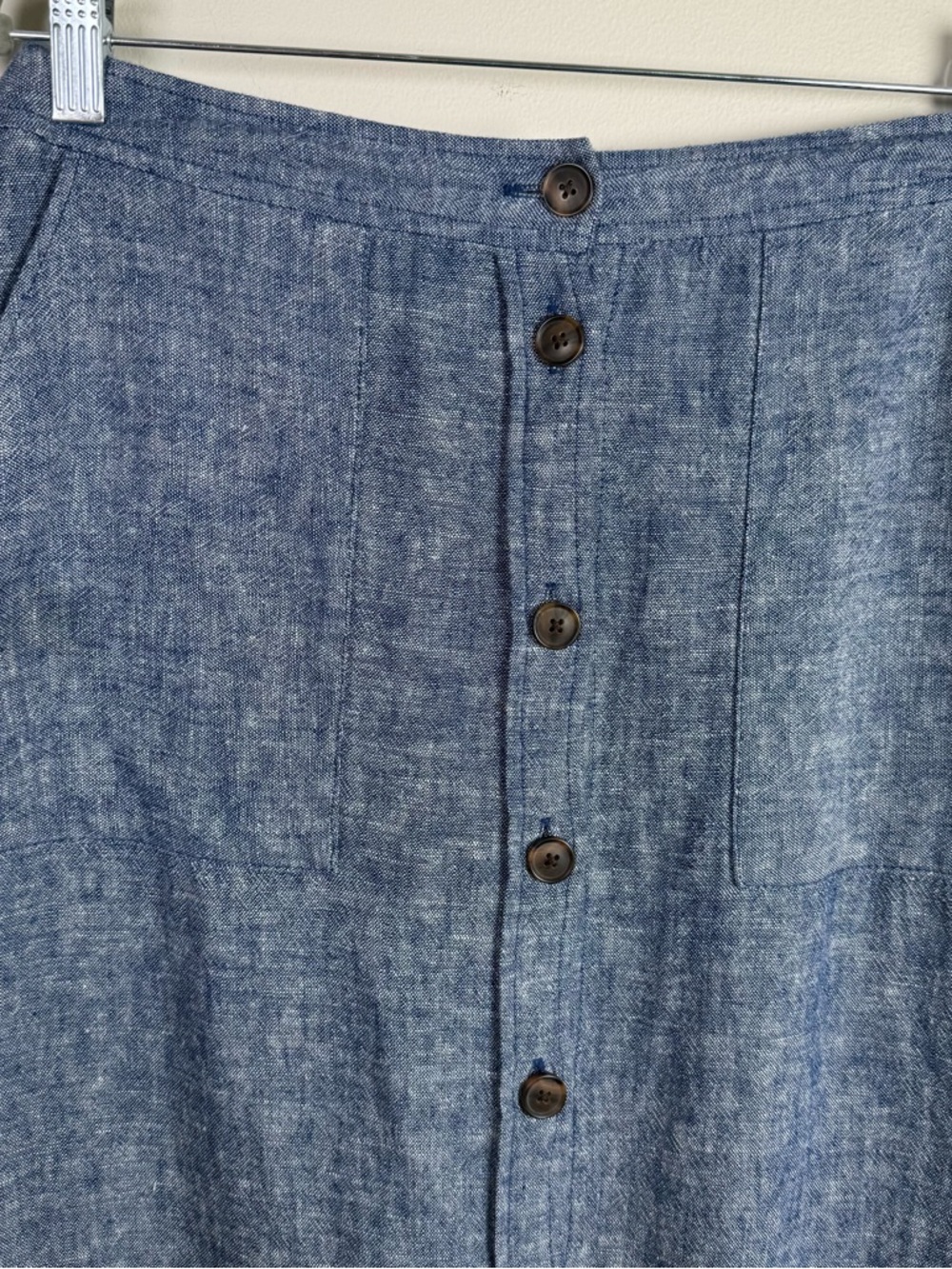 Gap Chambray Linen Blend Midi Skirt Tulip Hem Pockets Button Front Size 6 NWT - Picture 4 of 7